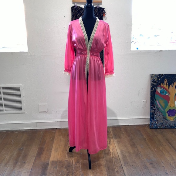 Vintage pink with lace robe - Picture 3 of 14